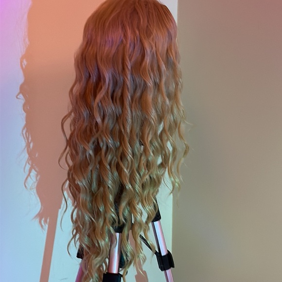 Color 615 synthetic wig curly - Picture 5 of 9